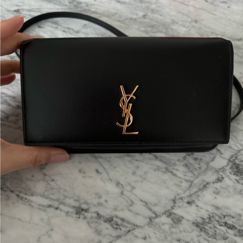 CASSANDRE PHONE HOLDER WITH STRAP IN SMOOTH LEATHER